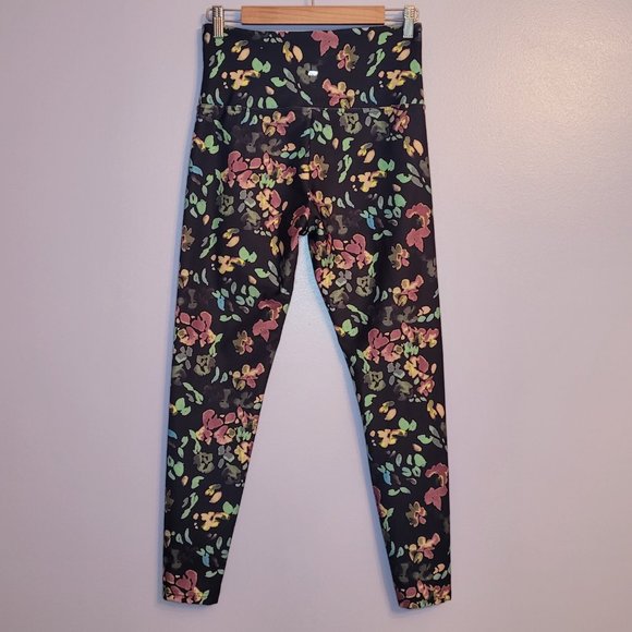 ๐ Marika High Waist Floral Printed Legging - Picture 3 of 8